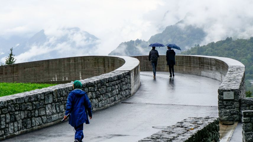 Die neue Brücke «Punt» als Verbindung zwischen den Fraktionen Bondo und Promontogno. Fotos: Jon Duschletta