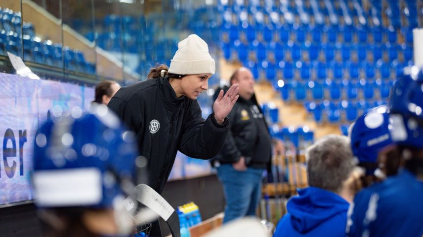 Evelina Raselli hat sich als Trainerin bewährt. Foto: HC Davos