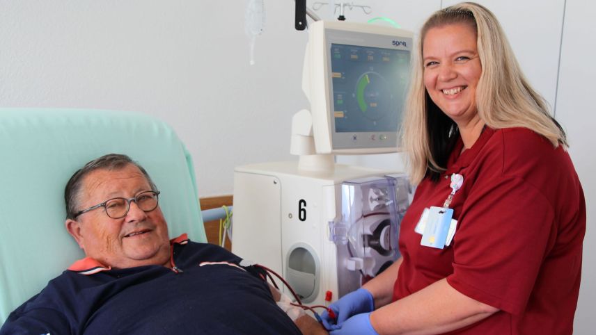 Im Engadin können nierenkranke Menschen wie zum Beispiel Franz Vogel ihre Ferien verbringen, denn das Spital Oberengadin bietet Feriendialyse an. Franziska Meinusch leitet die Dialysestation.