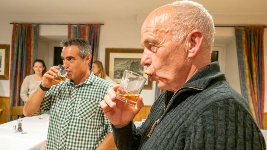 Bundesrat Ueli Maurer ist der Taufpate für den neuen Whisky «Bernina» der Swiss Alpine Spirits AG.