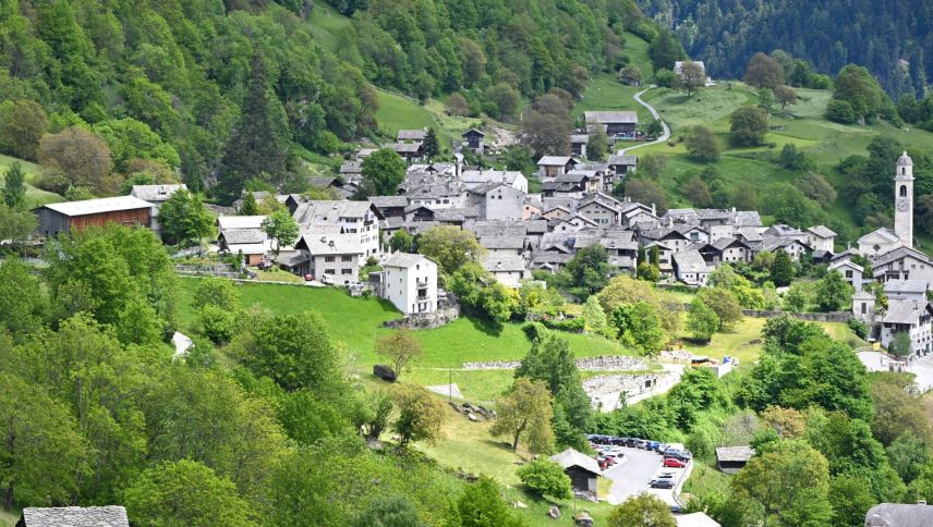 Bis im August wird unter anderem in Soglio gedreht. Foto: Reto Stifel