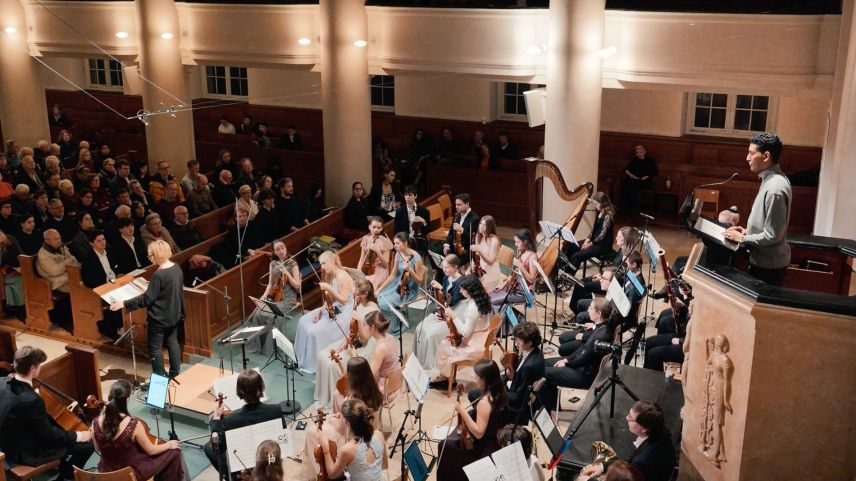 Qualche impreschiuns dal film documentar «Exodus». «Meis giavüsch d’eira da masdar ün pa quistas ‹bubbles›», declera Chatrina Gaudenz sia intenziun cul proget.