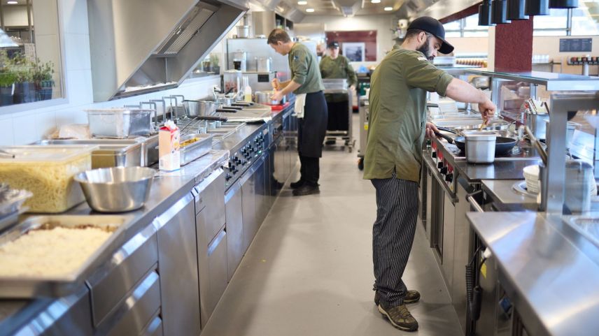 La squadra gastronomica sülla Motta ha l’on passà masürà in media var 47 grams sguaz pro plat servi. In media sun quai in restorants congualabels tanter 80 e 100 grams sguaz.