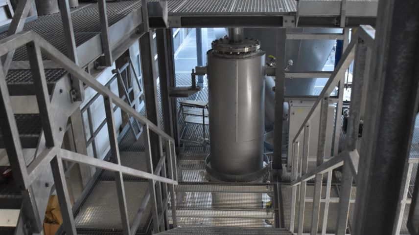 Ein Mitarbeiter verletzte sich bei einem Treppensturz. 