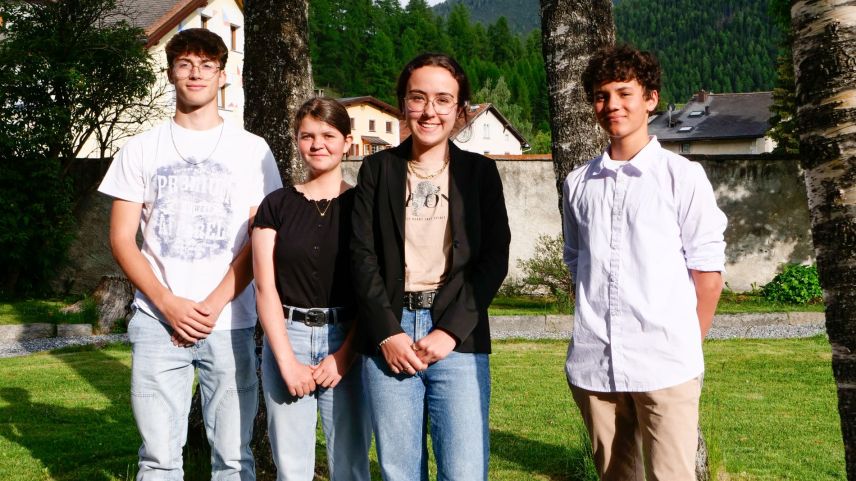 Ils vendschaders da la categoria 7. - 9. classa: Joao Pedro Jardim Cattarino, Ursina Bonorand e Jana Hew, Luan Hofmann (fotografia: Jon Duschletta)