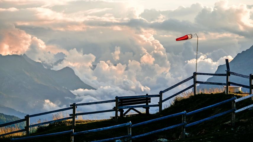 Zuerst schauen, woher der Wind weht: Die Region Maloja will der Oberengadiner Bevölkerung den Fusions-Puls fühlen. Foto: Jon Duschletta