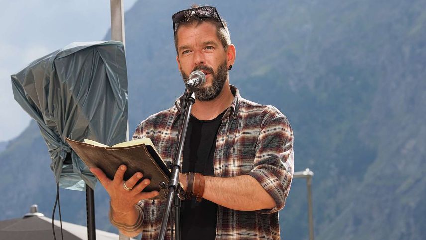 Jachen Wehrli hat viel Zeit im Engadin verbracht und hier auch seine Lehre gemacht. Jetzt tritt er auf der Bühne auf. Foto: Nicolas Binkert