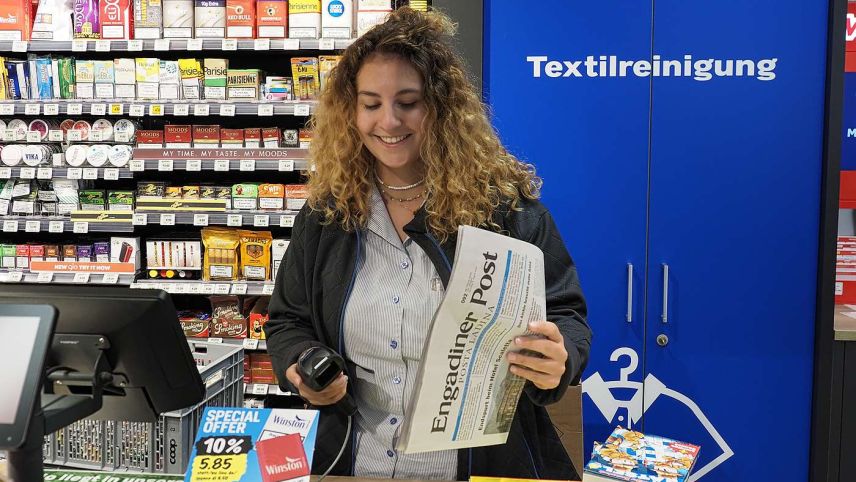 Ladina Strimer arbeitet während ihrer Ferien, um Geld für ihr Studium zu verdienen. Fotos: Nicolas Binkert