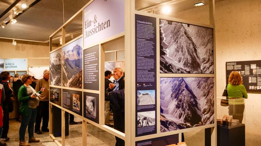 «Ein- und Aussichten», einer von sieben Themenbereichen der neuen Ausstellung im Nationalparkzentrum hält sowohl inhaltlich als auch in der Umsetzung, was er im Titel verspricht. Fotos: Jon Duschletta