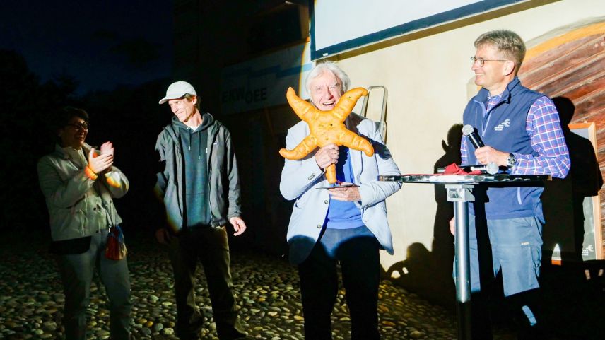 Von links: Niccel Steinberger, Kameramann und Co-Produzent von "Typisch Emil" Elmar Bossard, Emil Steinberger und Stefan Triebs, Kommunikations-Mitarbeiter SNP.