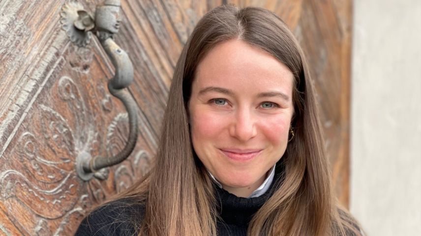 Camilla Minini es daspö ils 1. meg la nouva mnedra dal Museum Engiadinais a San Murezzan (fotografia: Museum Engiadinais).