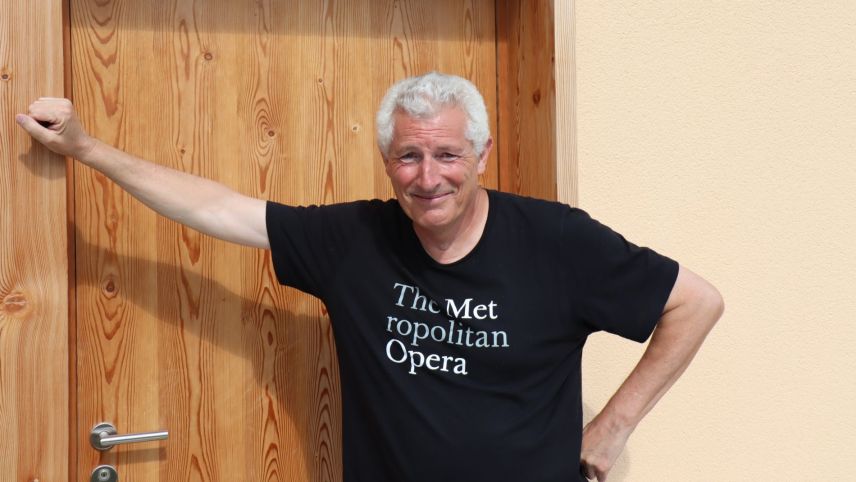 Il dirigent, chantadur e scienzio da musica Claudio Danuser, chi’d es daspö l’an 2019 eir l’intendant da l’Opera  Engiadina (fotografia: Martin Camichel).