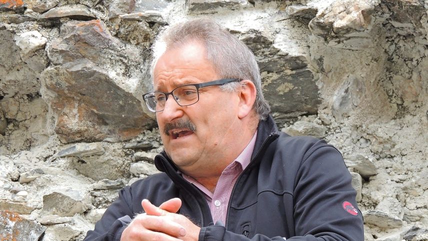 Davo 40 ons illa politica cumünala nu’s metta Victor Peer plü a disposiziun per ün’ulteriura perioda d’uffizi sco capo cumünal da Valsot. fotografia: Benedict Stecher