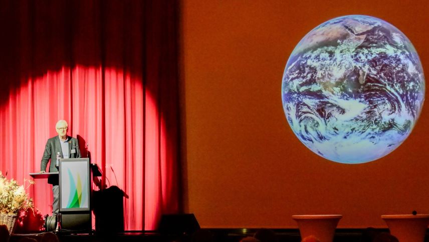 Der Klimaphysiker Thomas Stocker leitete an der Uni Bern die Abteilung für Klima- und Umweltphysik und gilt weltweit als einer der führenden Klimaforscher. Er präsentierte am Klimagipfel aktuelle, globale Entwicklungen. Foto: Jon Duschletta