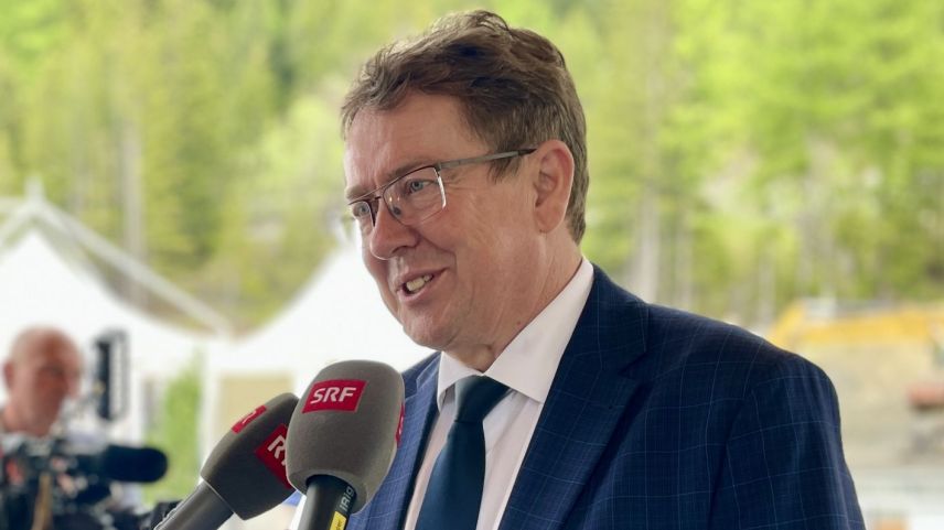 Bundesrat Albert Rösti stellt sich den Fragen der Journalisten. Foto: Fadrina Hofmann