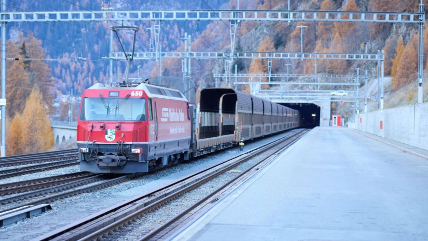 Aita Zanetti ha dumandà a la Regenza, schi füss pussibel da laschar circular ils trens tras il Vereina in november fin mezzanot, ma sainza success (fotografia: Michael Steiner).