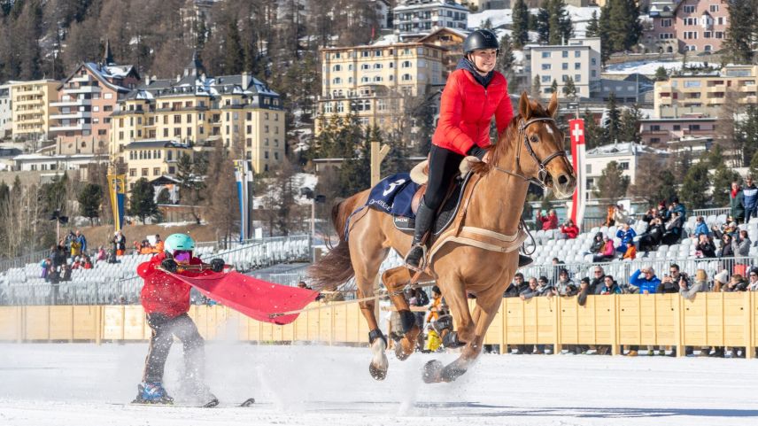 Andrin Gammeter gewinnt das Skikjöring der 9 bis 12-Jährigen.          Foto: Daniel Zaugg