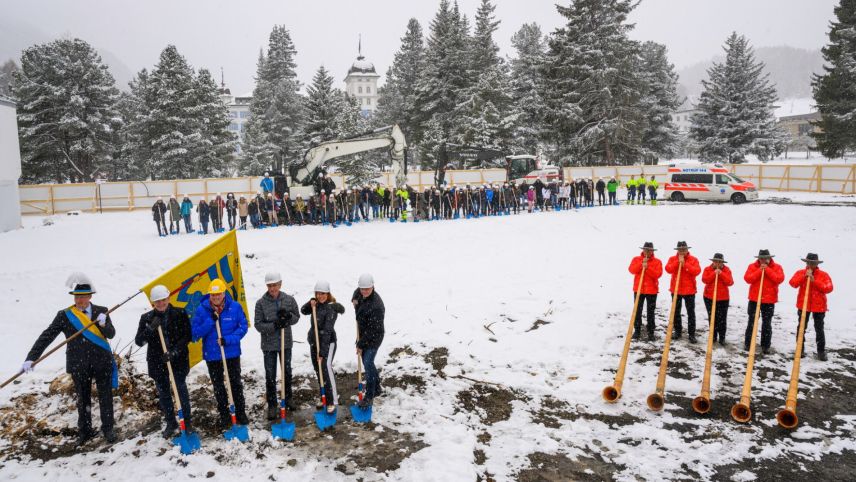 Spatenstich für die neue Klinik Gut in St.Moritz.     Foto: fotoswiss.com/Giancarlo Cattaneo