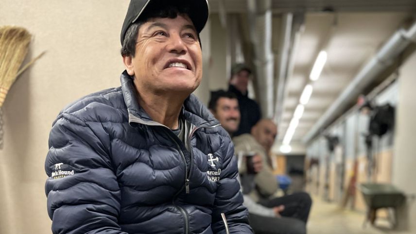 Die Petiseros pflegen die Pferde der Polospieler. Foto: Fadrina Hofmann