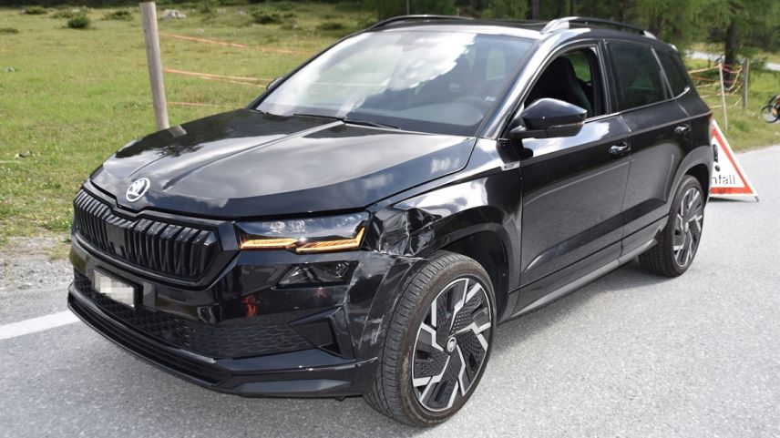 Das beschädigte Fahrzeug des Unfallverursachers.