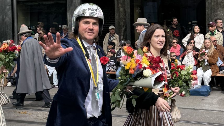 Marc Berthod mit Discokugel-Helm. Foto: Fadrina Hofmann