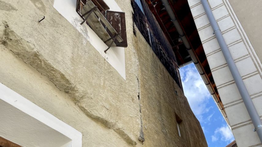 Unter der Mörtelschicht verbirgt sich eine Geschichte.  Foto: Fadrina Hofmann