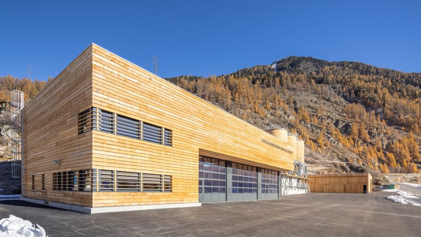 La nouva basa da mantegnimaint da vias a Zernez ha cuostü al Chantun 6,3 milliuns francs ed es in funcziun daspö quist utuon (fotografia: mad)