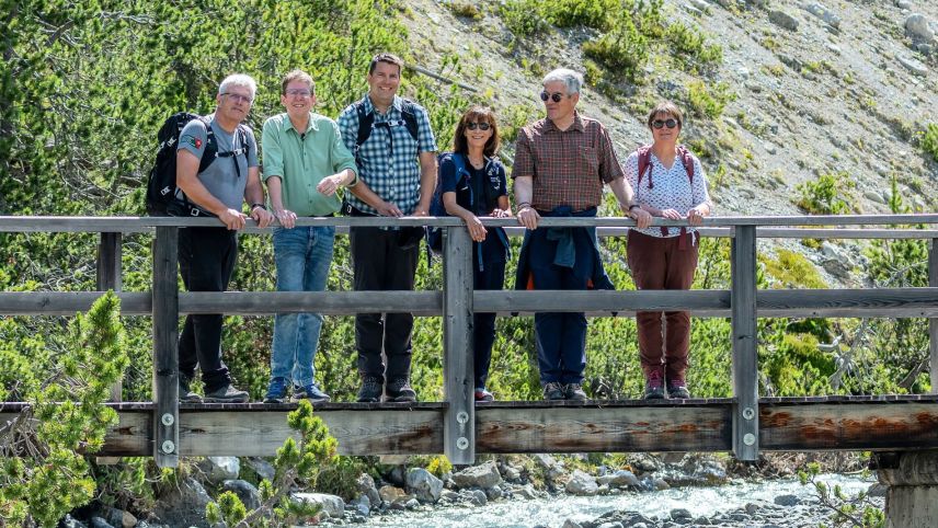 Von links: Ruedi Haller, Bundesrat Albert Rösti; Markus Stoffel, Präsident Forschungskommission, Heidi Hanselmann, Präsidentin ENPK; Jon Domenic Parolini, Aita Zanetti. Foto: Hans Lozza, SNP