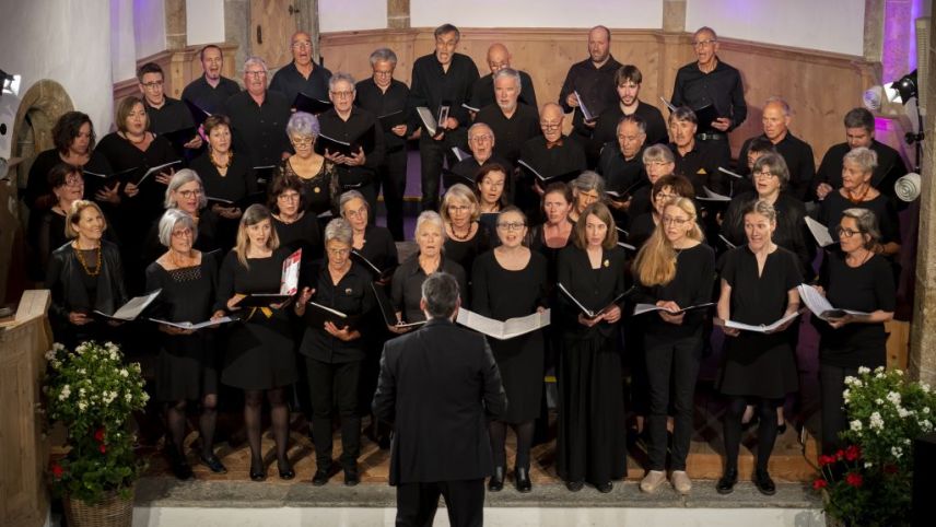 Il Cor Proget 22 ha dat ingon ün concert i’l rom dal 2. Festival da la chanzun rumantscha a Zuoz (fotografia: mad).