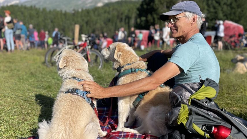 Auch Vierbeiner geniessen die Musik. Foto: Fadrina Hofmann