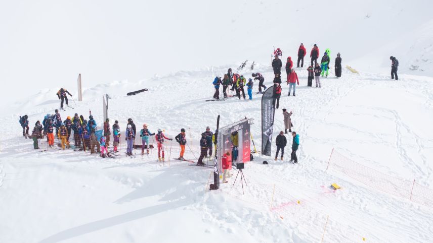 Warten auf die Abfahrt auf der Diavolezza Abfahrt. Foto: Andrea Furger