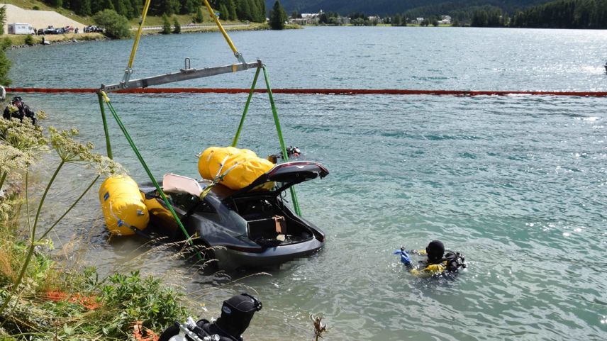 Die Bergungsarbeiten. Foto: Kantonspolizei Graubünden