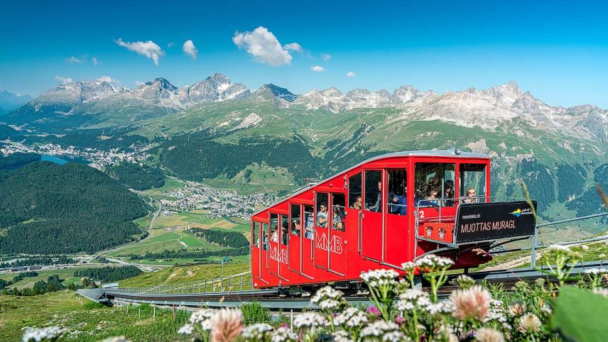 Gäste können ihr Abo für die Oberengadiner Bergbahnen ab sofort zu jedem beliebigen Zeitpunkt kaufen. Die Gültigkeitsdauer beträgt immer ein Jahr. 	
Foto: Engadin St. Moritz Mountains/Roberto Moiola