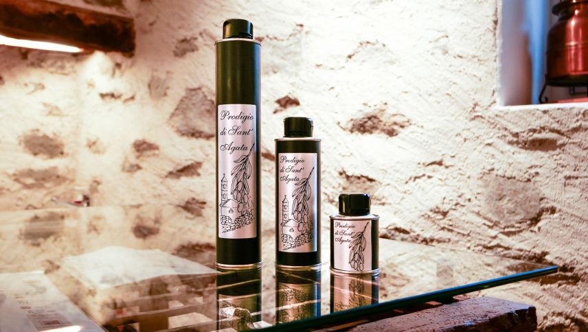 Das Olivenöl extra vergine aus Campascio trägt den geheimnisvollen Namen "Prodigio di Sant'Agata" - das Wunder der heiligen Agata, einer Schutzpatronin. Mit ihr verbindet sich eine ebenso geheimnisvolle Geschichte. 