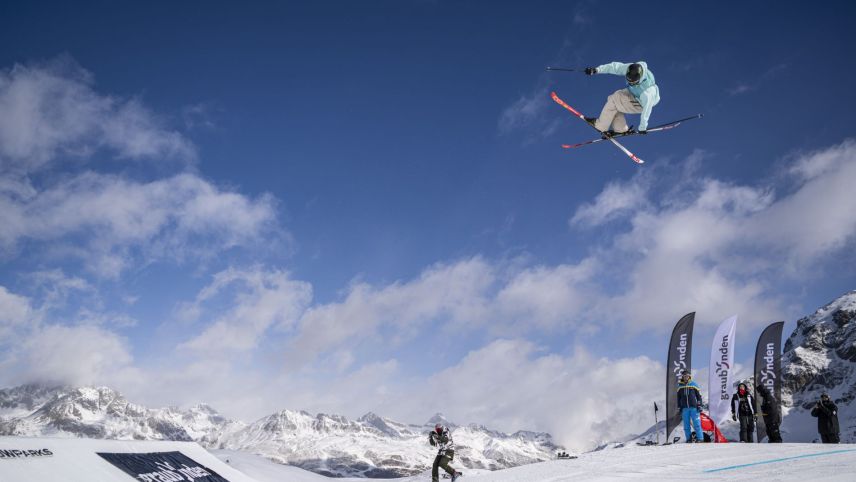 Dank der neuen Kooperation können nun auch Tickets für die Freestyle-Weltmeisterschaft direkt
im Engadin Experience Shop gebucht werden. Foto: z.Vfg