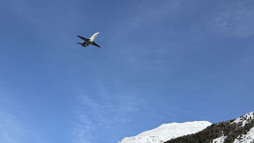 Planespotter beobachten und fotografieren Flugzeuge. Foto: Fadrina Hofmann