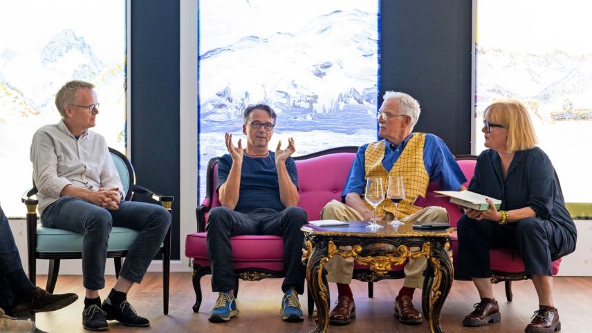 Verleger Bruno Meier, Autor Adrian Stokar, Peter Robert Berry IV und Cornelia Schwab im Gespräch. Foto: Mayk Wendt