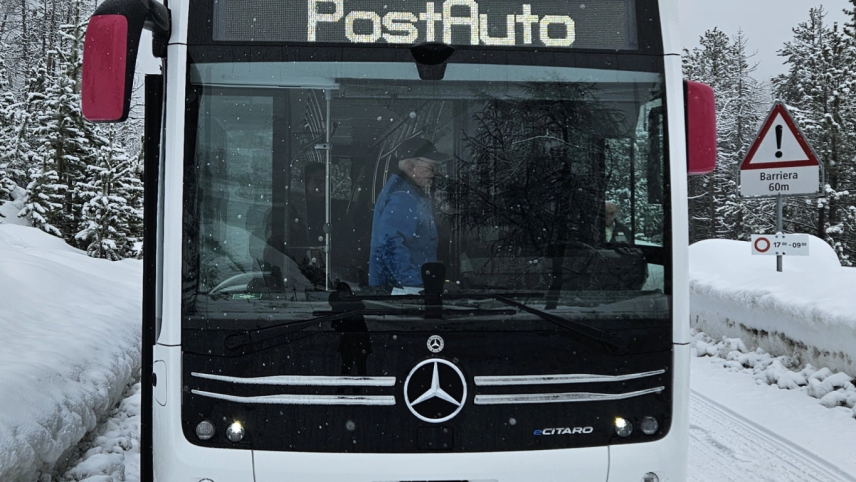 In occasiun d’ün test da pilot da l’Auto da Posta Grischun, es quist e-bus stat in servezzan principi da marz tanter Müstair e’l territori da skis Minschuns (fotografia: mad).