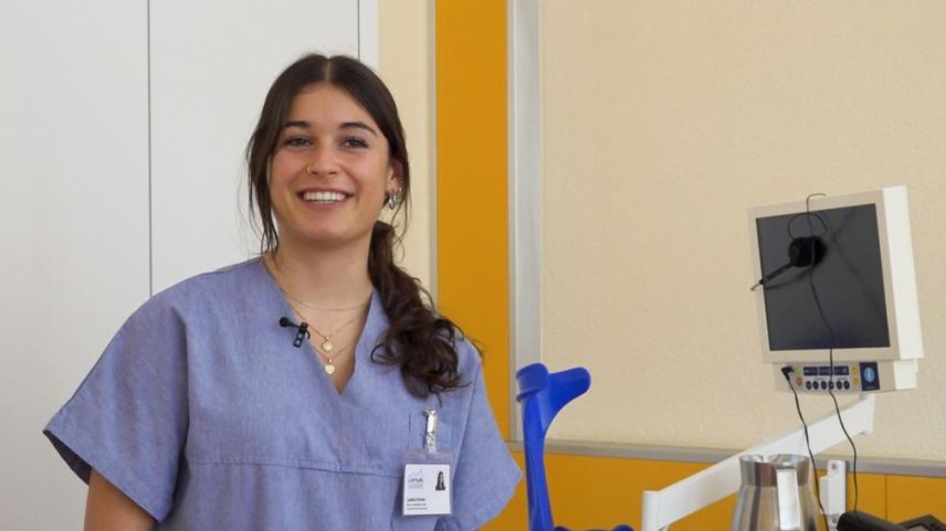 Ladina Kirchen es cuntainta d’avair chattà ün manster chi tilla satisfa. fotografia: RTR
