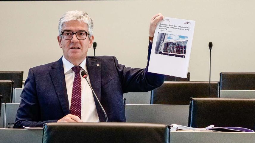 Regierungsrat und Umweltdirektor Jon Domenic Parolini präsentierte im August 2021 in Chur den Medien den Massnahmenkatalog «Aktionsplan Green Deal für Graubünden». Archivbild: Jon Duschletta
