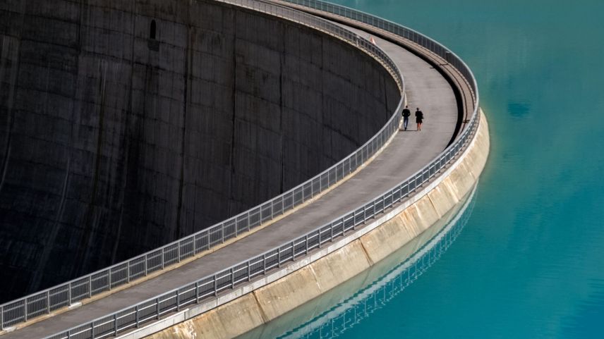 Die Wasserkraft ist ein wichtiger Teil des Schweizer Energiesystems.Sie trägt jährlich rund 60 Prozent zur Schweizer Stromerzeugung bei. 
Foto: www.shutterstock.com/Chris Rinckes