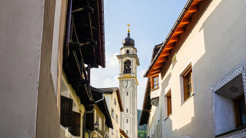 Il model da bilinguited a Samedan s’ho verificho e vela scu bun exaimpel pel svilup da la lingua rumauntscha (fotografia: Jon Duschletta)