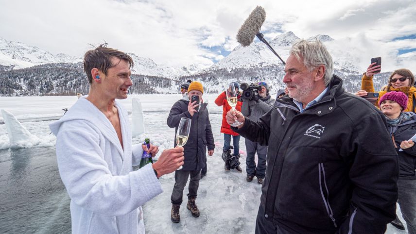 Ein Cüpli mit Antonio Walther nach dem Weltrekord.    Foto: Daniel Zaugg