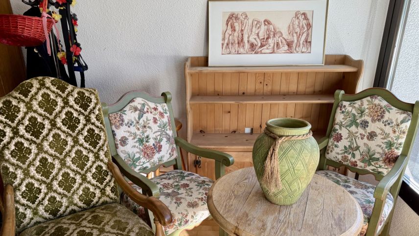 Möbel und Bilder werden auch ausverkauft. Foto: Fadrina Hofmann