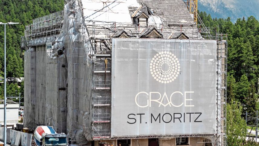 Das Hotel Grace La Margna in St. Moritz ist derzeit noch eine Baustelle und befindet sich teils in russischem Besitz.  Foto: Daniel Zaugg
