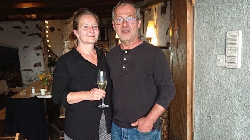 René Rhyner viva cun sia partenaria Beatrice Straumann daspö nouv ons illa chasa ad Ardez (fotografia: mad).