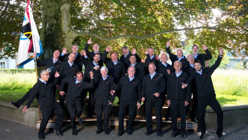 Ils organisatuors da la festa da chant da la prosma fin d’eivna a Müstair, il Cor Viril Alpina Val Müstair, l’on passà  a Gossau (fotografia: mad).