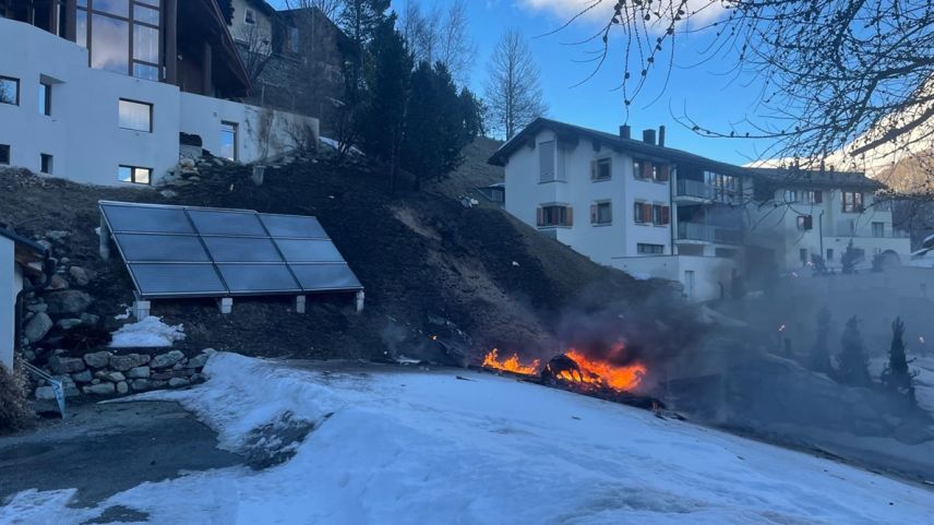 Das Flugzeug brannte komplett aus. Foto: Kantonspolizei Graubünden
