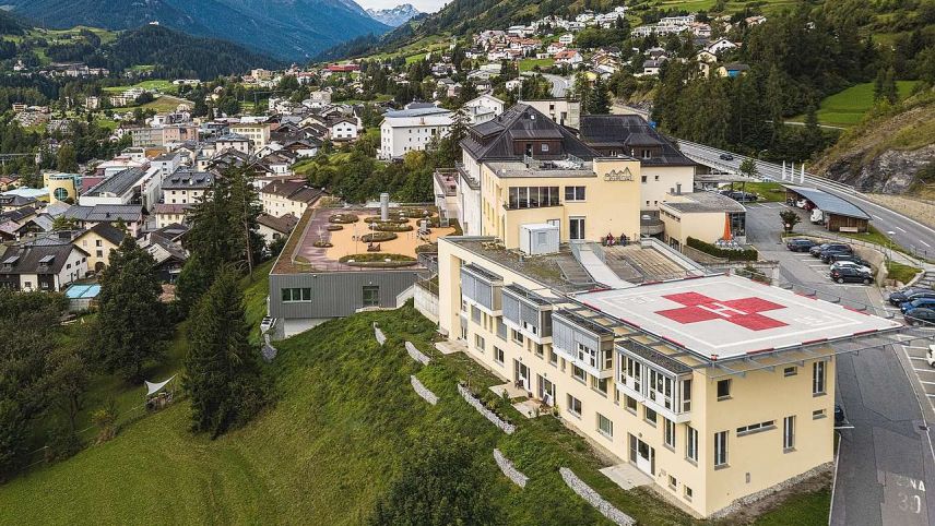 L’Ospidal da Scuol ha gnü l’on passà damain paziaints co üsità. fotografia: CSEB