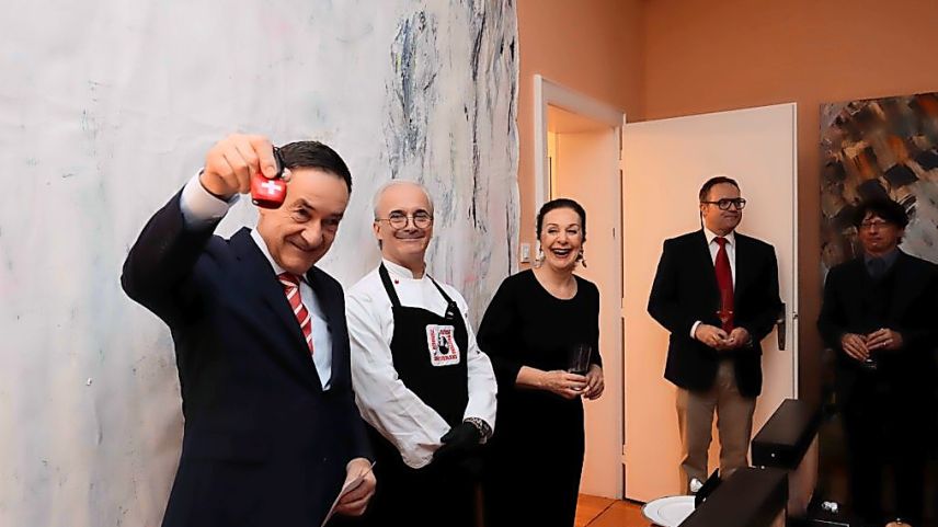 Auch das organisieren von kulturellen Anlässen gehört zu den Aufgaben eines Botschafters, Raclette-Abende sind dabei die Spezialität von Urs Hammer.